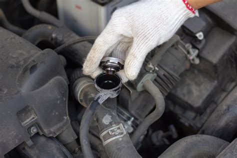 Engine Coolant Leaks: Symptoms and Solutions